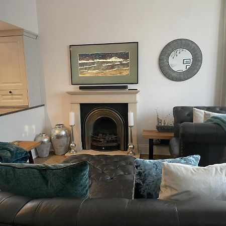 Stunning 2-Bed-2Bath Apt In Whitby With Parking Lägenhet Exteriör bild