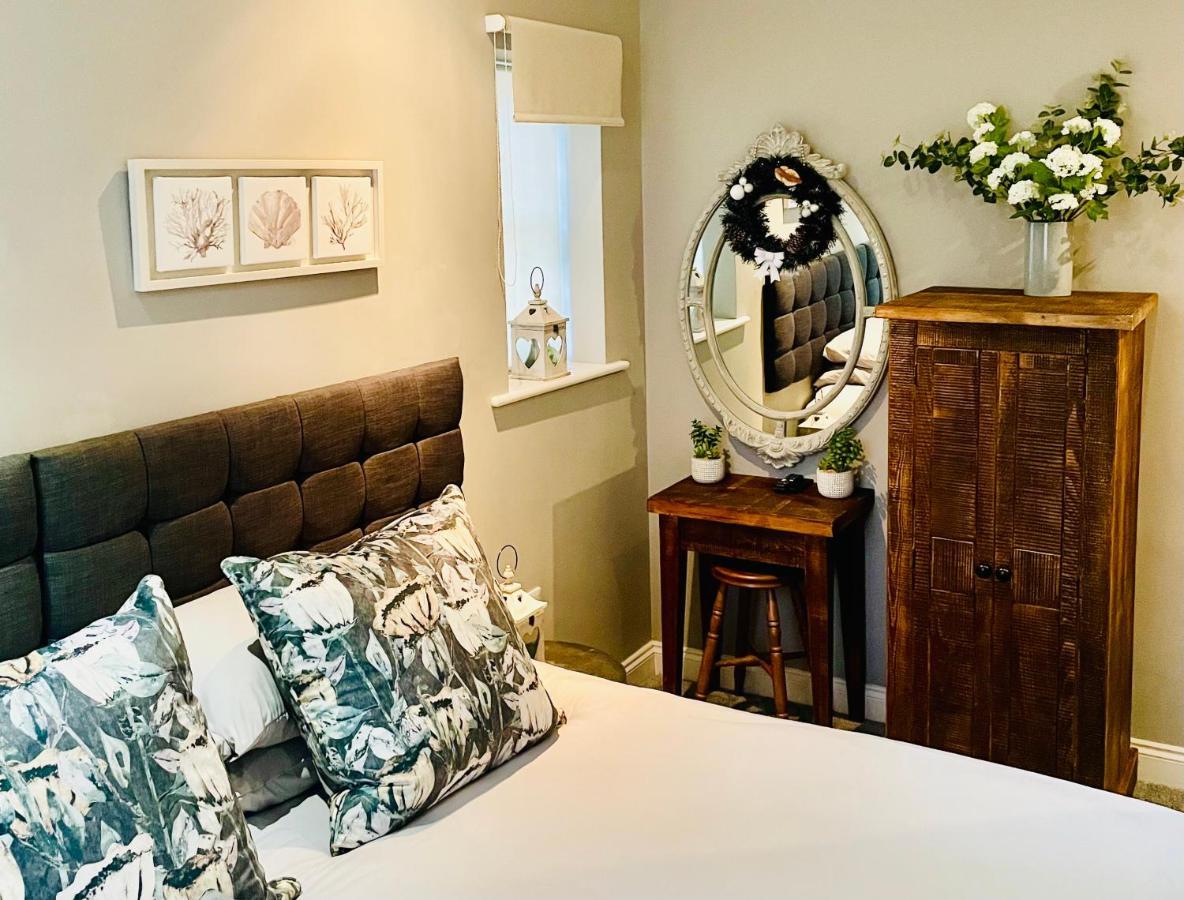 Stunning 2-Bed-2Bath Apt In Whitby With Parking Lägenhet Exteriör bild