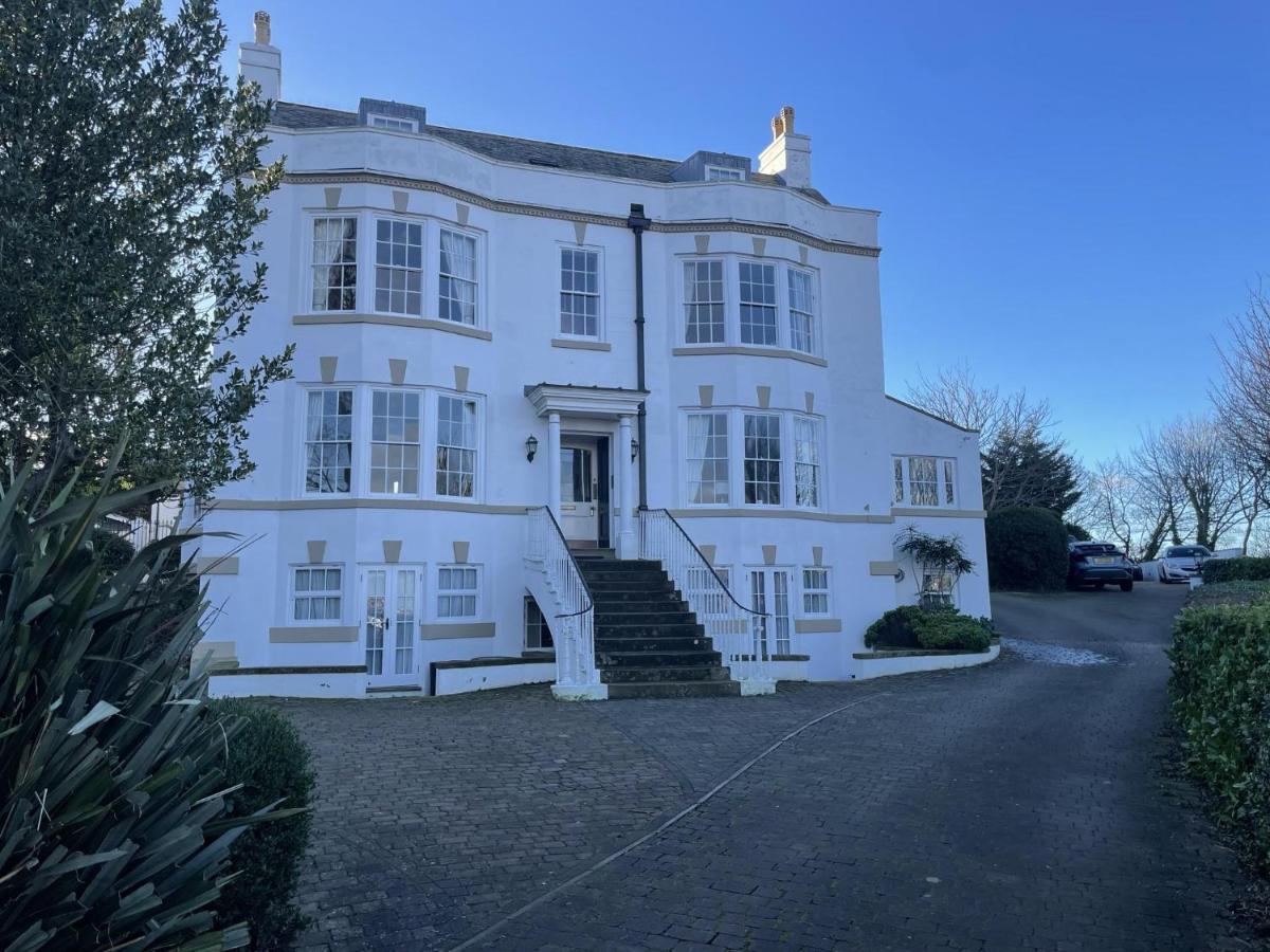 Stunning 2-Bed-2Bath Apt In Whitby With Parking Lägenhet Exteriör bild