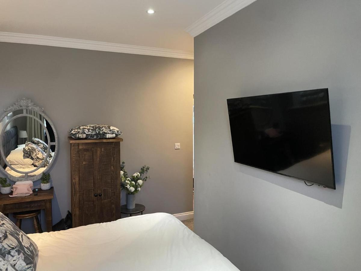 Stunning 2-Bed-2Bath Apt In Whitby With Parking Lägenhet Exteriör bild