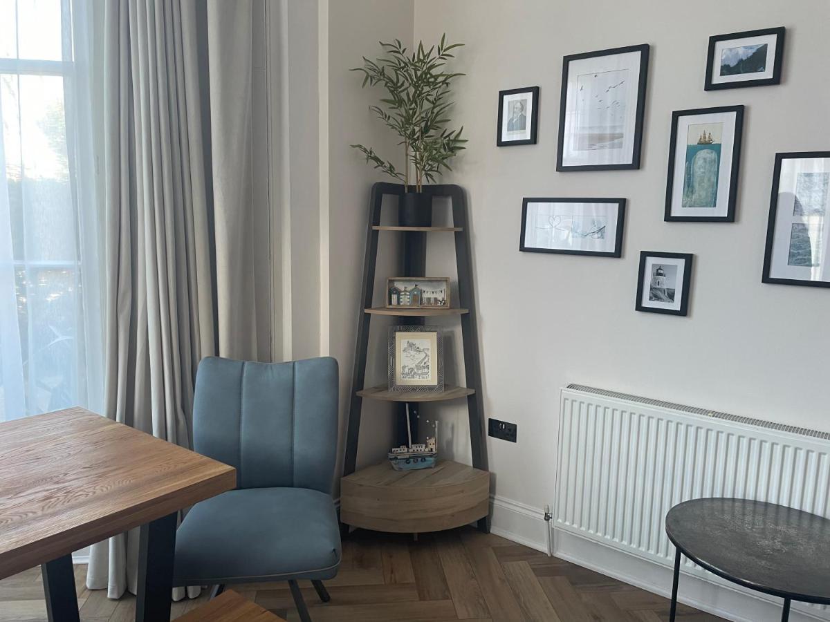 Stunning 2-Bed-2Bath Apt In Whitby With Parking Lägenhet Exteriör bild